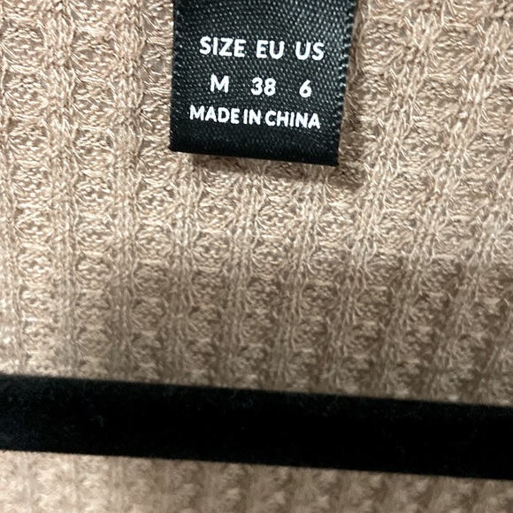 Brown wrap around long sleeve - Picture 3 of 3